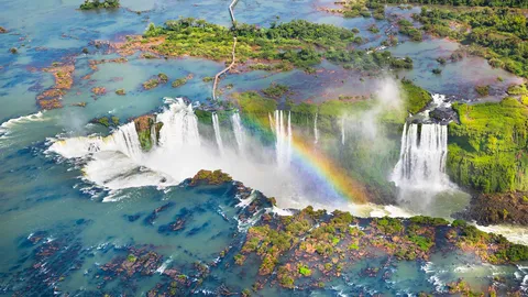 Na sinfonia das quedas