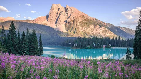 Emerald Lake, Yoho National Park, British Columbia, Canada
