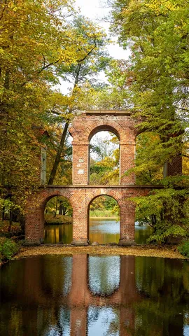 Acqua sopra e sotto il ponte