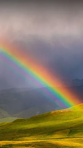 Al&eacute;eeem do arco &iacute;ris, pode ser...