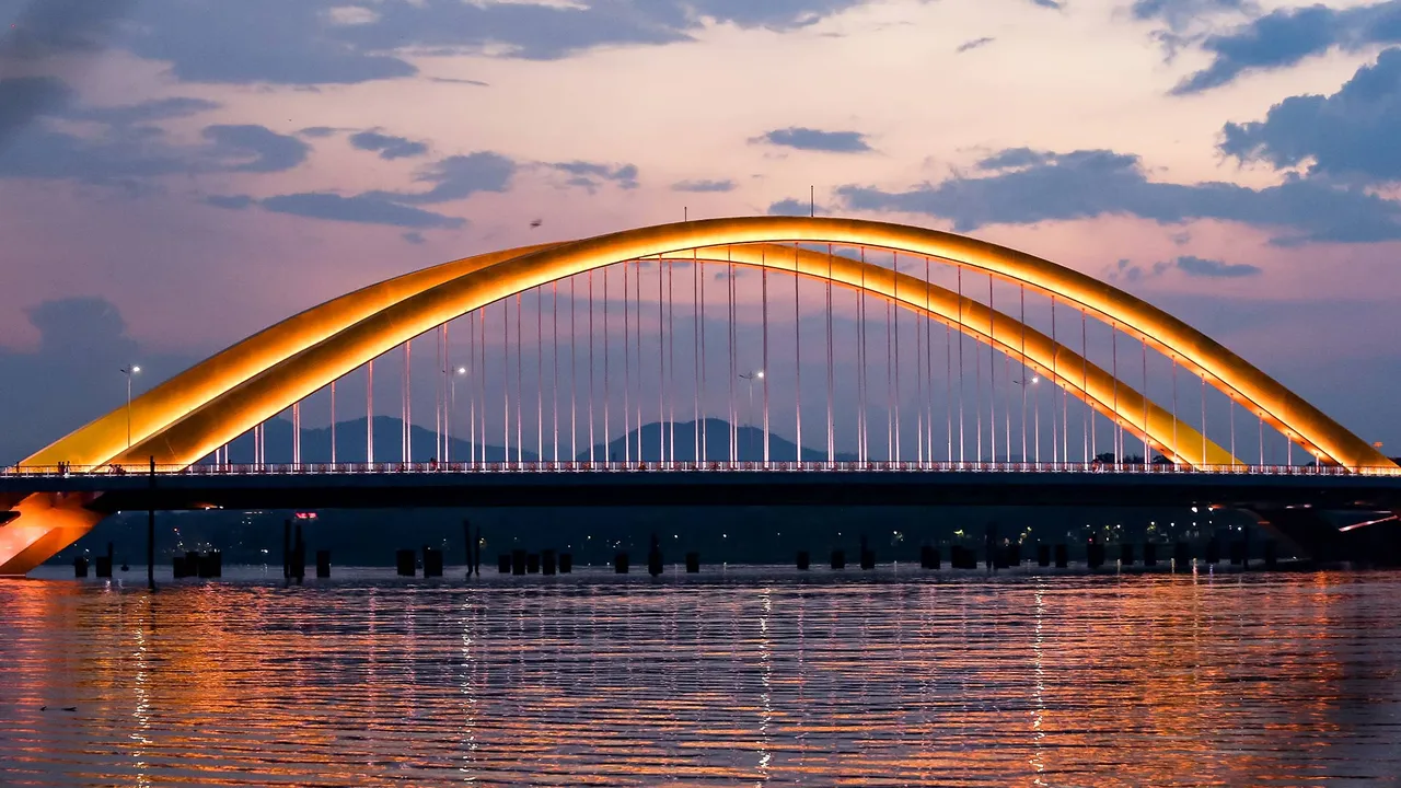 Un puente reci&eacute;n estrenado
