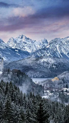 Schl&ouml;sser und Berge, sehen Sie die sieben Zwerge?