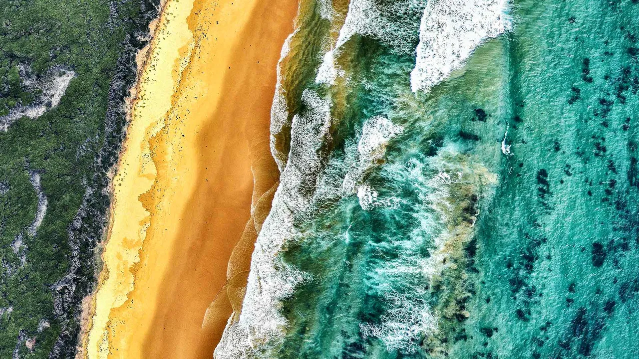 La terra delle coste in movimento