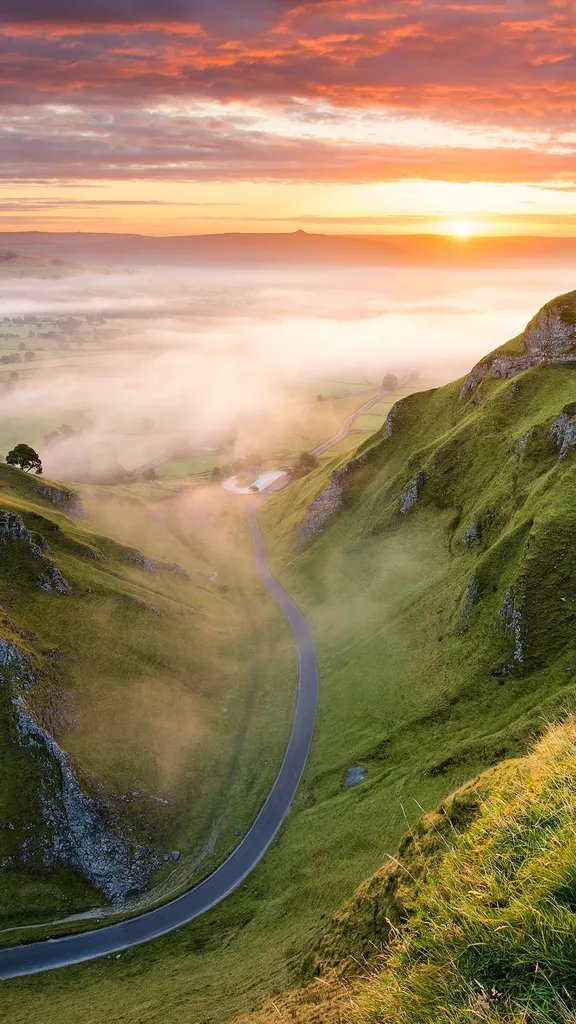 Winnats Pass, Peak District National Park, England